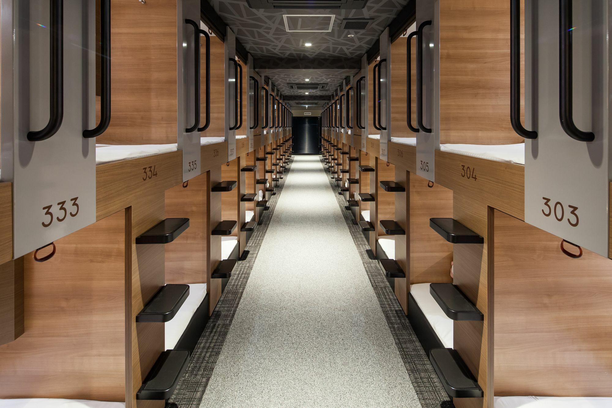 Y'S Cabin Osaka Namba Екстериор снимка