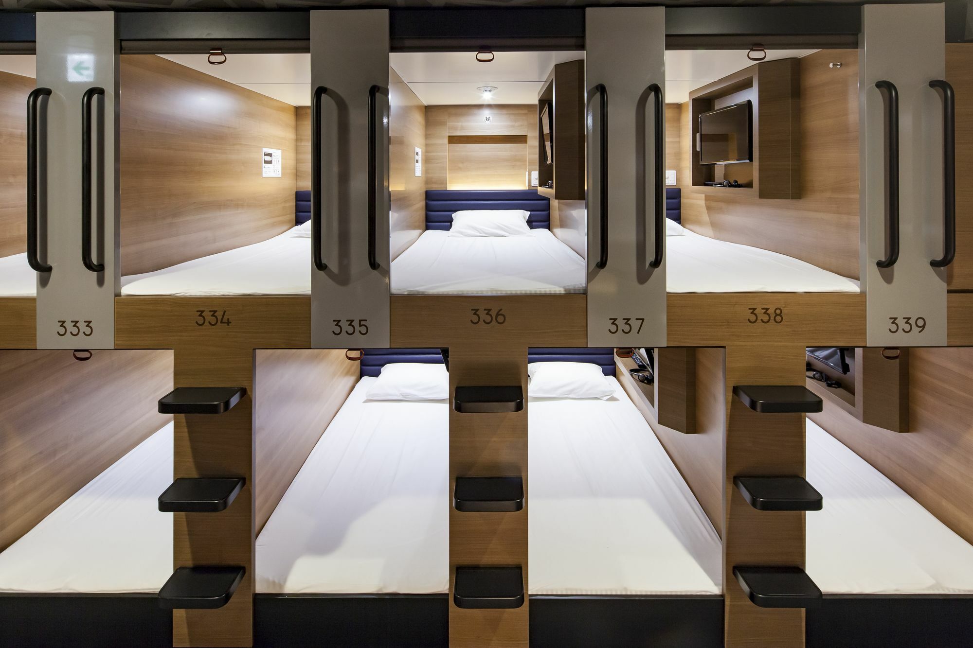 Y'S Cabin Osaka Namba Екстериор снимка