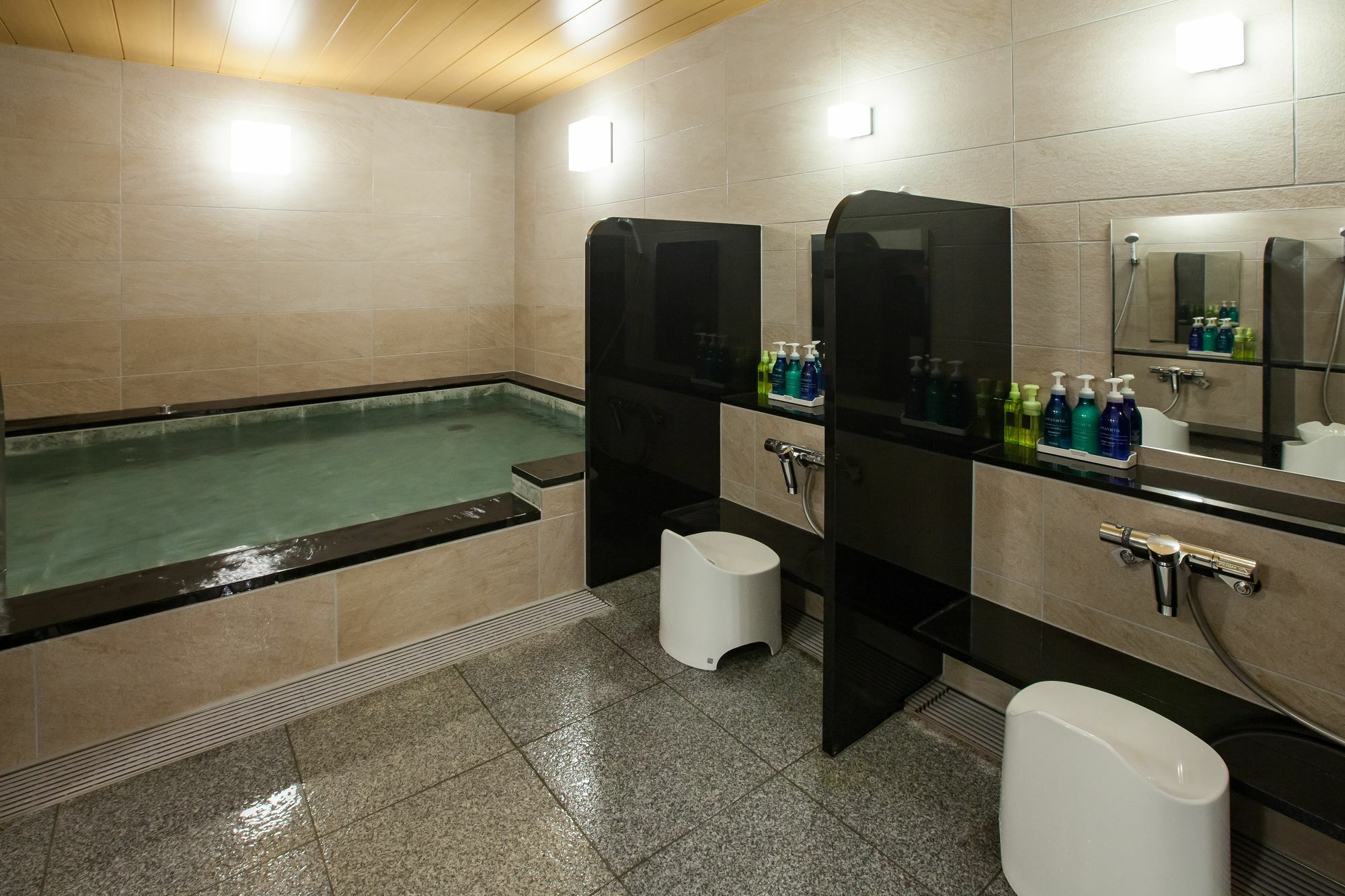 Y'S Cabin Osaka Namba Екстериор снимка
