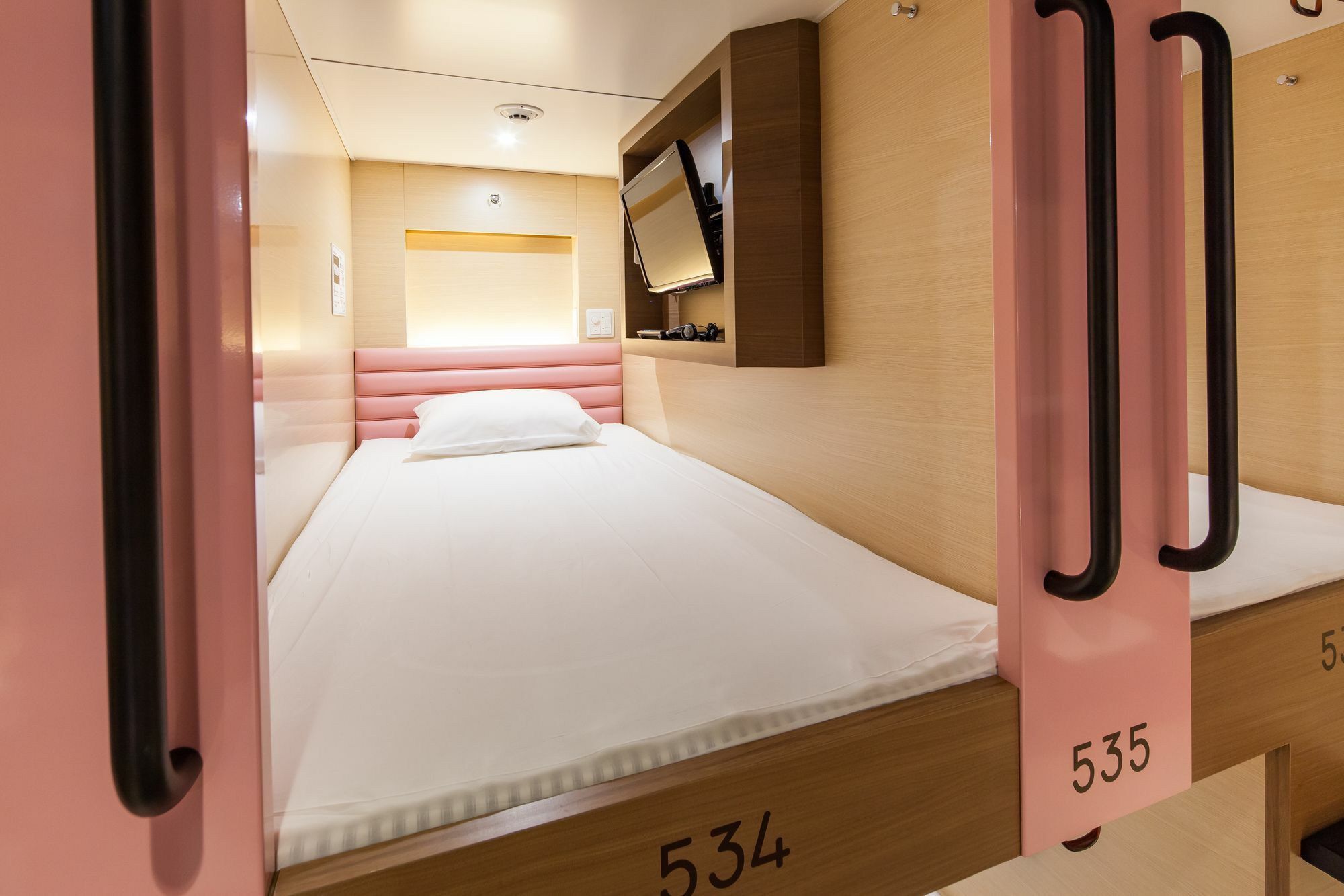 Y'S Cabin Osaka Namba Екстериор снимка