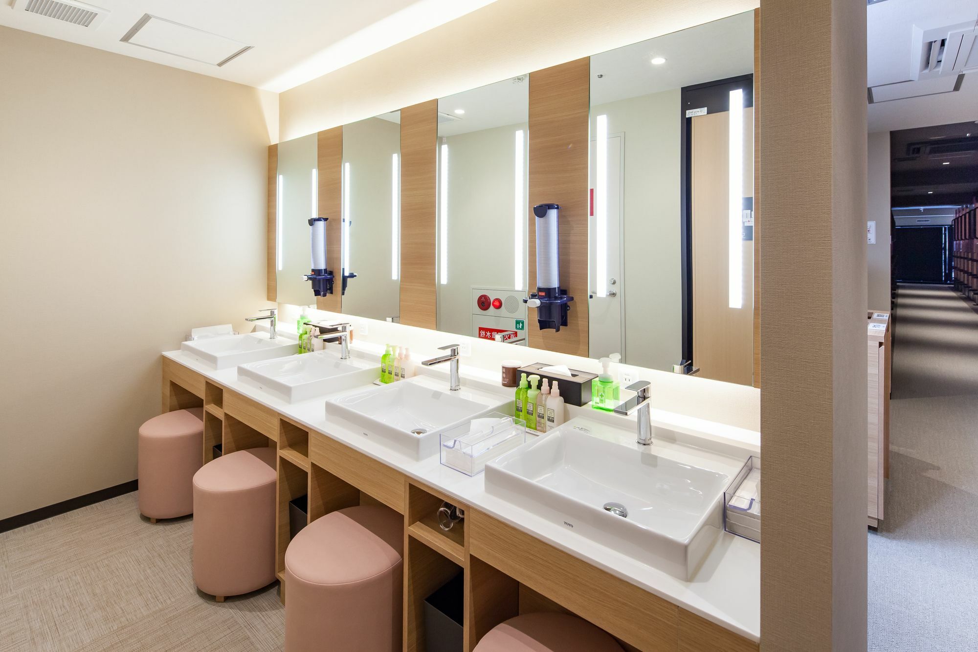 Y'S Cabin Osaka Namba Екстериор снимка